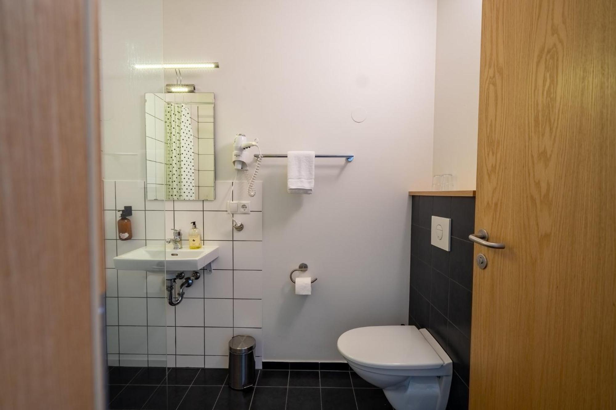 Hotel Eskifjoerthur Bagian luar foto