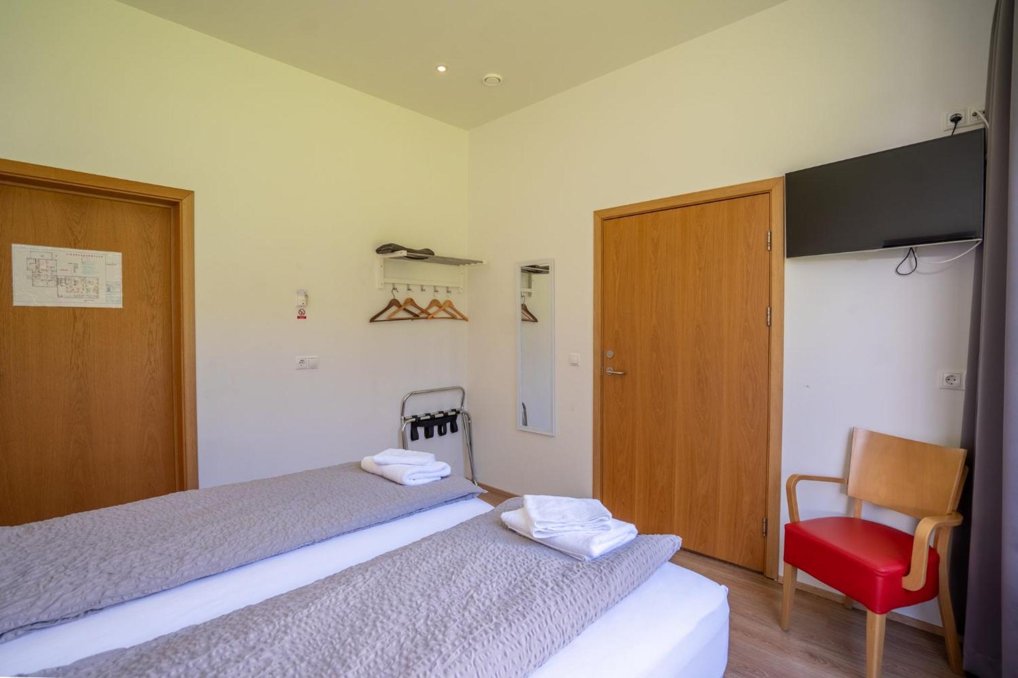 Hotel Eskifjoerthur Bagian luar foto