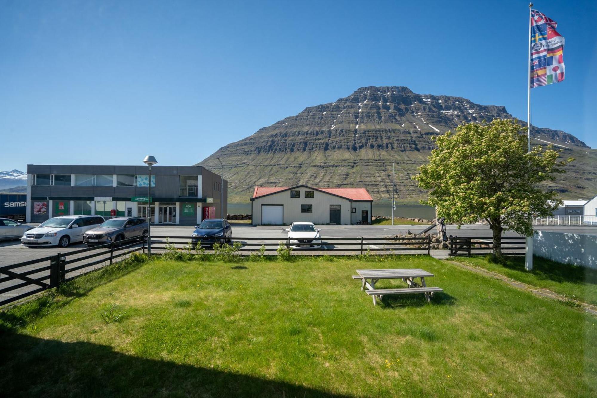 Hotel Eskifjoerthur Bagian luar foto